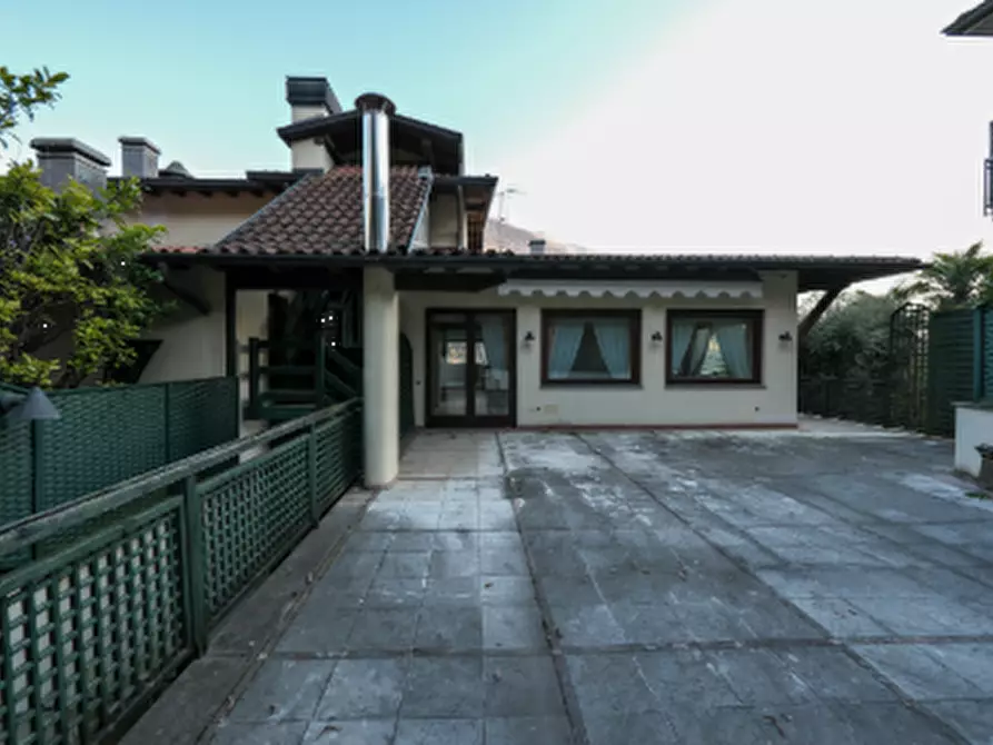 Immagine 1 di Negozio in vendita  in Via Nazionale a Ranzanico