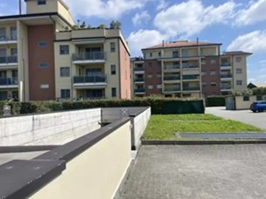 Immagine 1 di Magazzino in vendita  in Via Gioacchino Rossini a Sesto San Giovanni