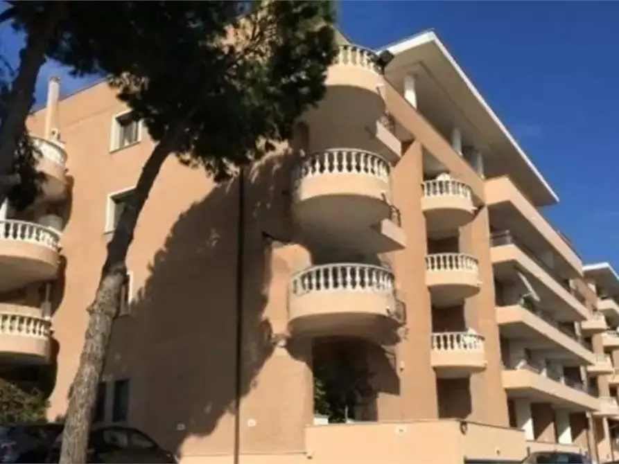 Immagine 8 di Garage in vendita  in Via dei Castelli Romani  a Pomezia