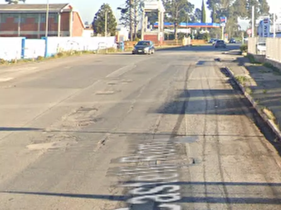 Immagine 10 di Garage in vendita  in Via dei Castelli Romani  a Pomezia