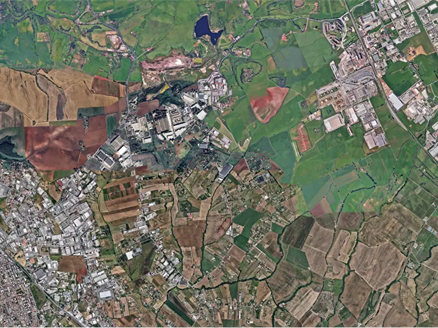 Immagine 3 di Garage in vendita  in Via dei Castelli Romani a Pomezia