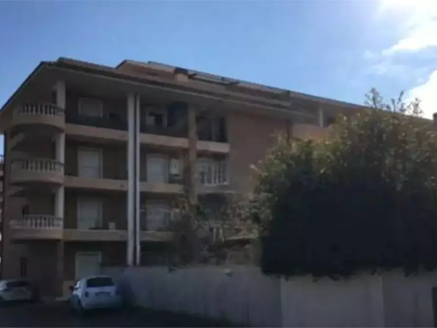 Immagine 9 di Garage in vendita  in Via dei Castelli Romani a Pomezia