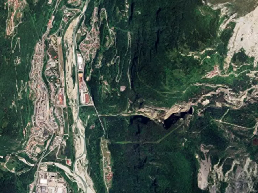 Immagine 7 di Terreno agricolo in vendita  in Via Dogna a Longarone