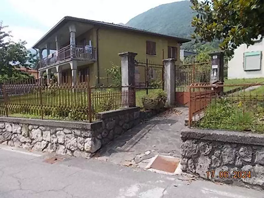 Immagine 8 di Appartamento in vendita  in Via Papa Giovanni XXIII a Endine Gaiano