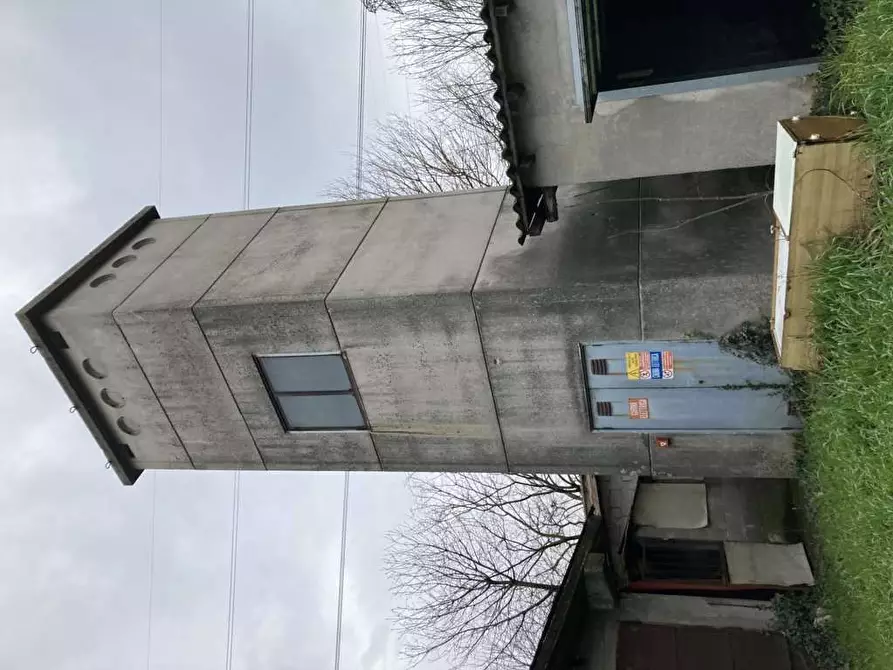 Immagine 2 di Stabile in vendita  in Via Portico a Bagnatica