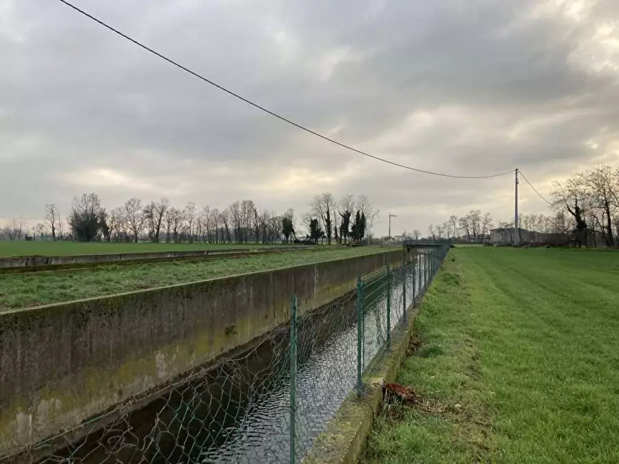 Immagine 8 di Stabile in vendita  in Via Portico a Bagnatica