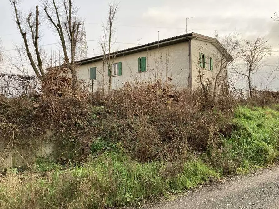 Immagine 17 di Stabile in vendita  in Via Portico a Bagnatica