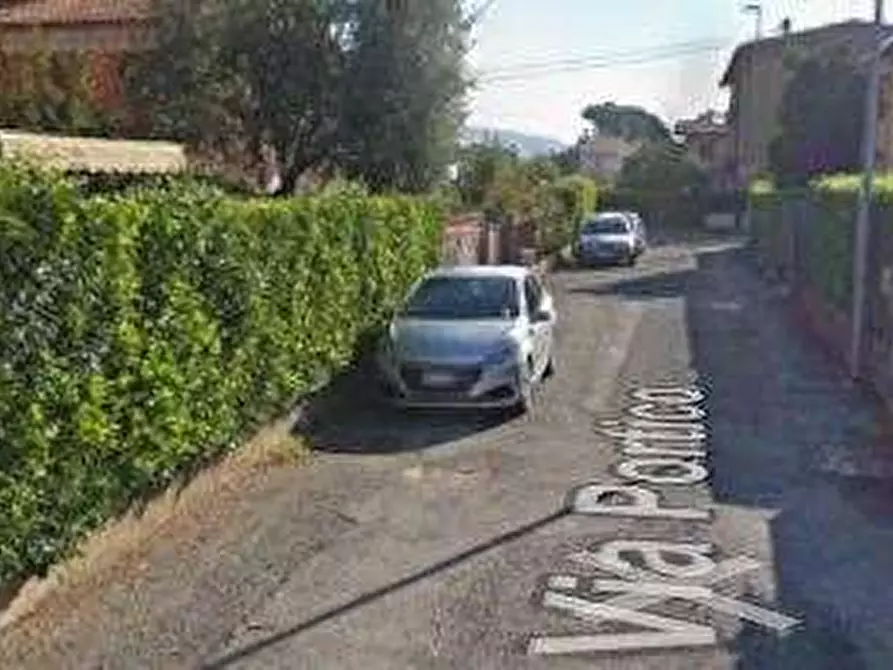 Immagine 20 di Stabile in vendita  in Via Portico a Bagnatica