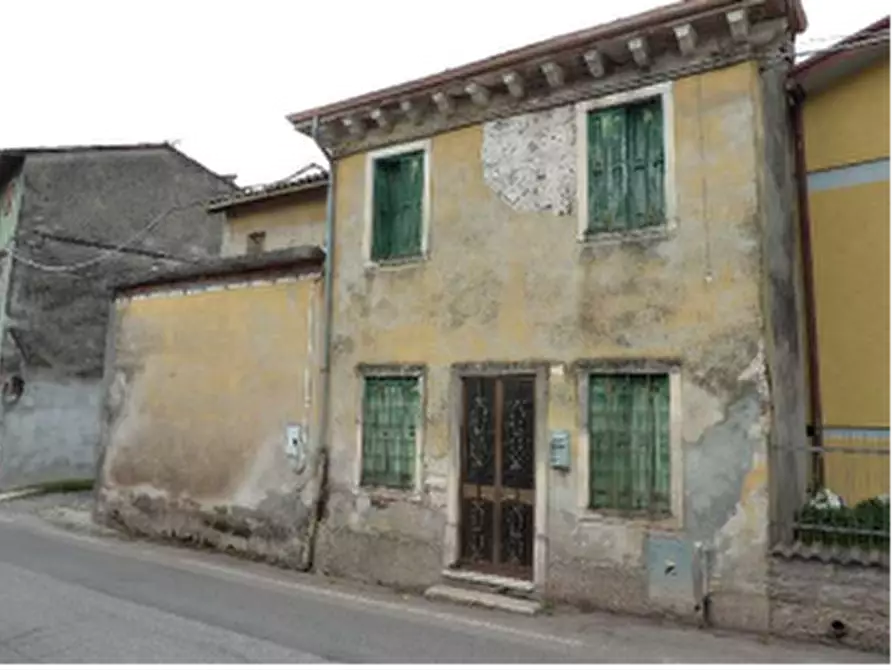 Immagine 1 di Casa indipendente in vendita  in Via Mezzavilla a Monteforte D'alpone