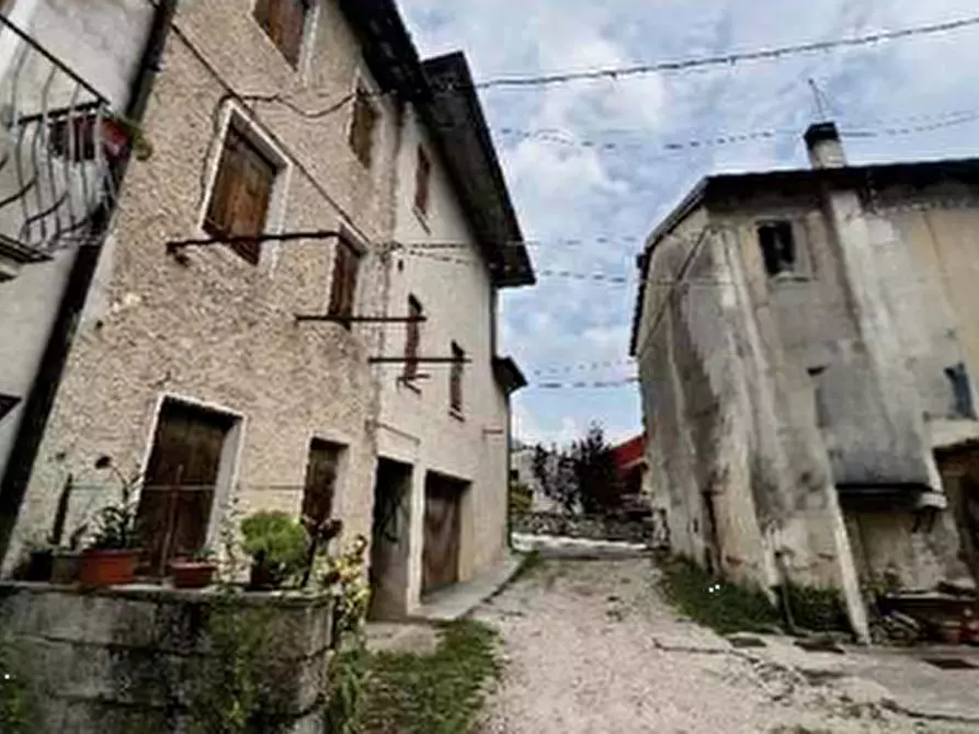 Immagine 7 di Casa indipendente in vendita  in Via Romolo e Rodolfo Mazzacavallo a Cogollo Del Cengio