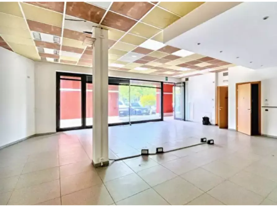 Immagine 9 di Negozio in vendita  in Via Guglielmo Marconi a Noventa Padovana