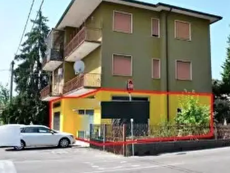 Immagine 1 di Negozio in vendita  in Via Europa a Monticello Conte Otto