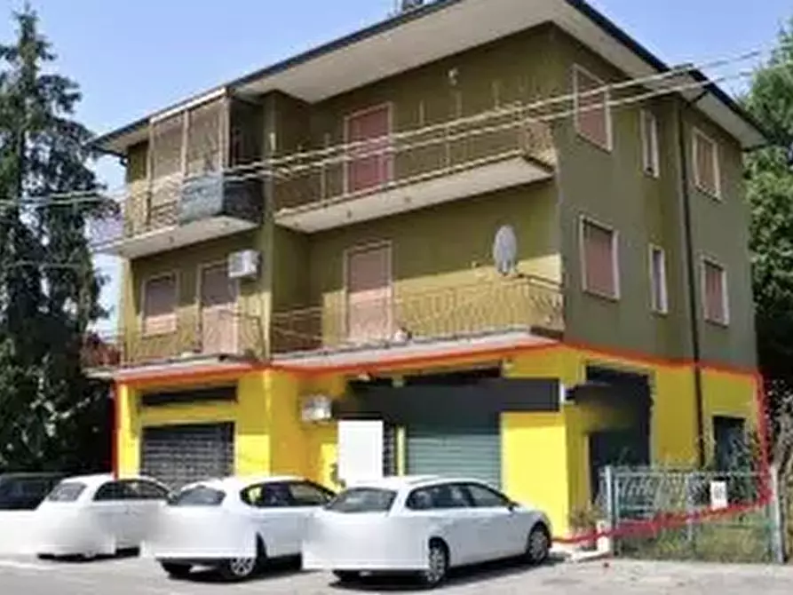 Immagine 3 di Negozio in vendita  in Via Europa a Monticello Conte Otto