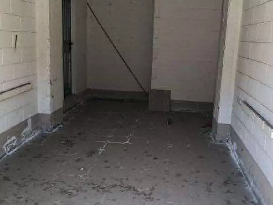 Immagine 1 di Garage in vendita  in Corso Pavia a Vigevano
