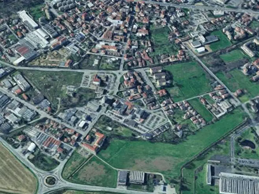 Immagine 7 di Garage in vendita  in Corso Pavia a Vigevano