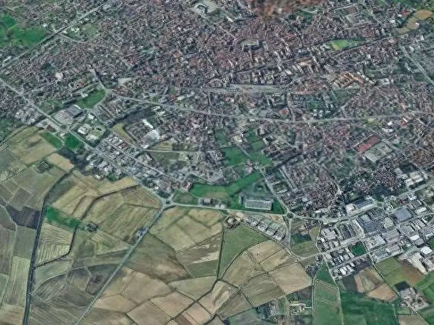 Immagine 7 di Garage in vendita  in Corso Pavia a Vigevano