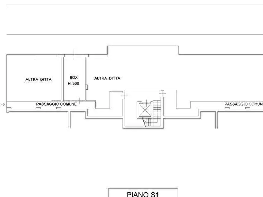 Immagine 10 di Garage in vendita  in Corso Pavia a Vigevano