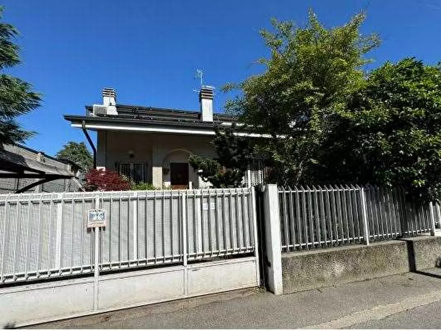 Immagine 1 di Porzione di villa in vendita  in Via Cesare Lombroso  a Paderno Dugnano