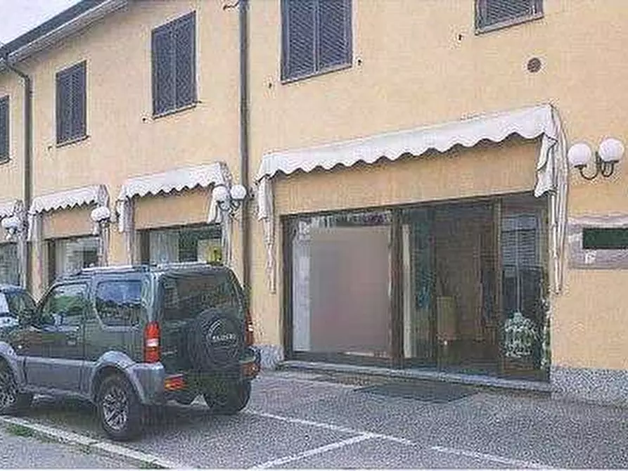 Immagine 1 di Negozio in vendita  in Via Enrico Toti a Bovisio-Masciago