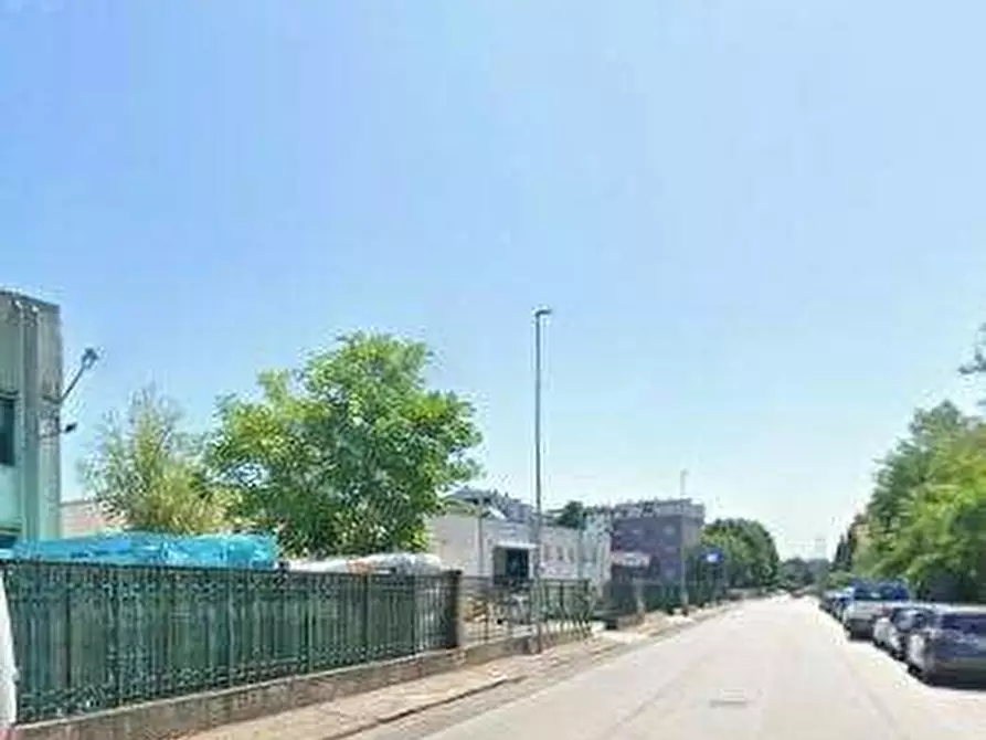 Immagine 3 di Capannone industriale in vendita  in Via Marche a Pieve Emanuele