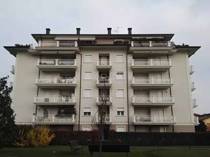 Immagine 1 di Garage in vendita  in Via Michelangelo Buonarroti a Seriate