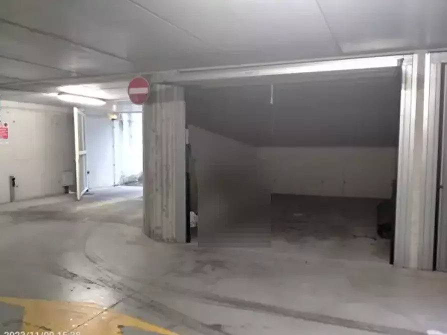 Immagine 3 di Garage in vendita  in Via Michelangelo Buonarroti a Seriate