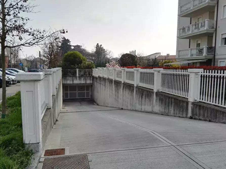 Immagine 3 di Garage in vendita  in Via Michelangelo Buonarroti a Seriate