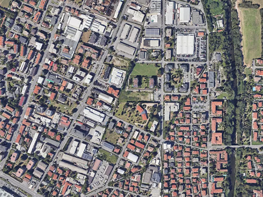 Immagine 7 di Garage in vendita  in Via Michelangelo Buonarroti a Seriate