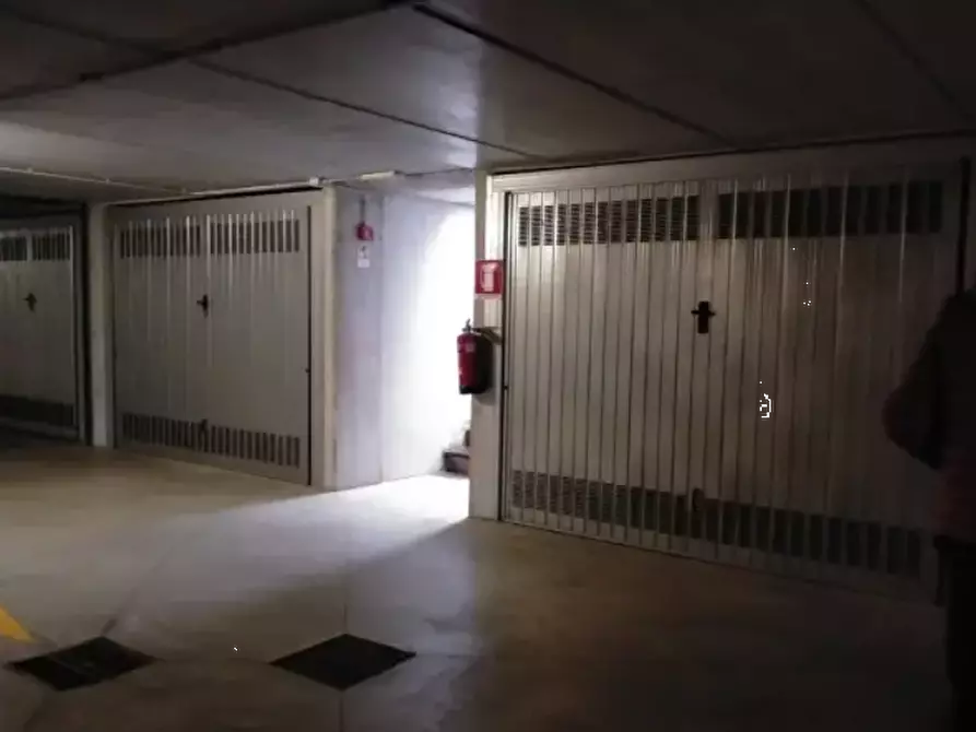 Immagine 10 di Garage in vendita  in Via Michelangelo Buonarroti a Seriate
