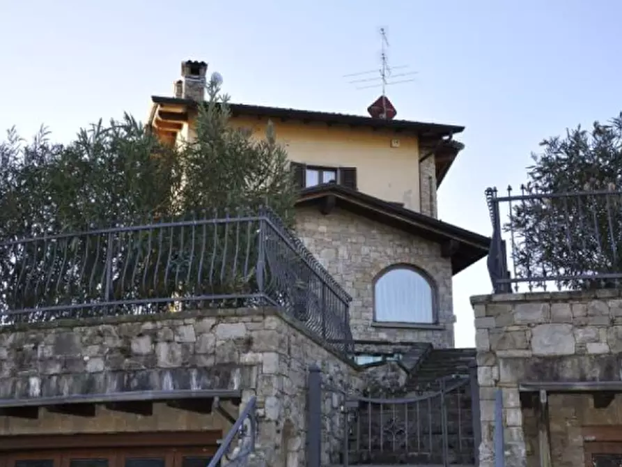 Immagine 1 di Casa indipendente in vendita  in Via Pomarolo a Scanzorosciate