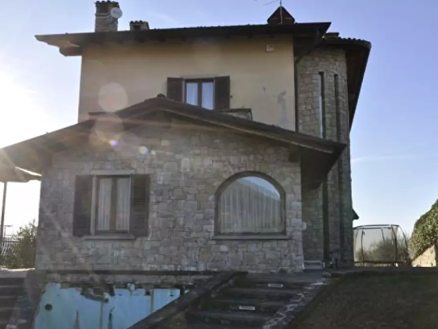 Immagine 2 di Casa indipendente in vendita  in Via Pomarolo a Scanzorosciate