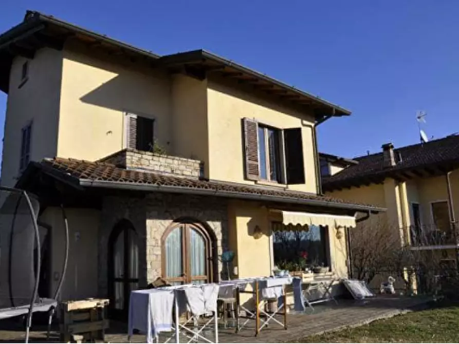 Immagine 3 di Casa indipendente in vendita  in Via Pomarolo a Scanzorosciate