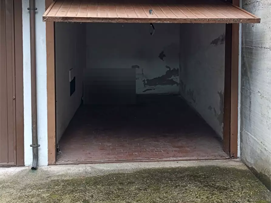 Immagine 1 di Garage in vendita  in Via Trento a Treviglio