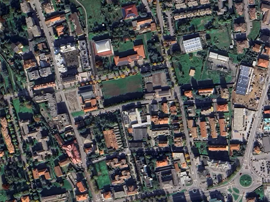 Immagine 2 di Garage in vendita  in Via Trento a Treviglio