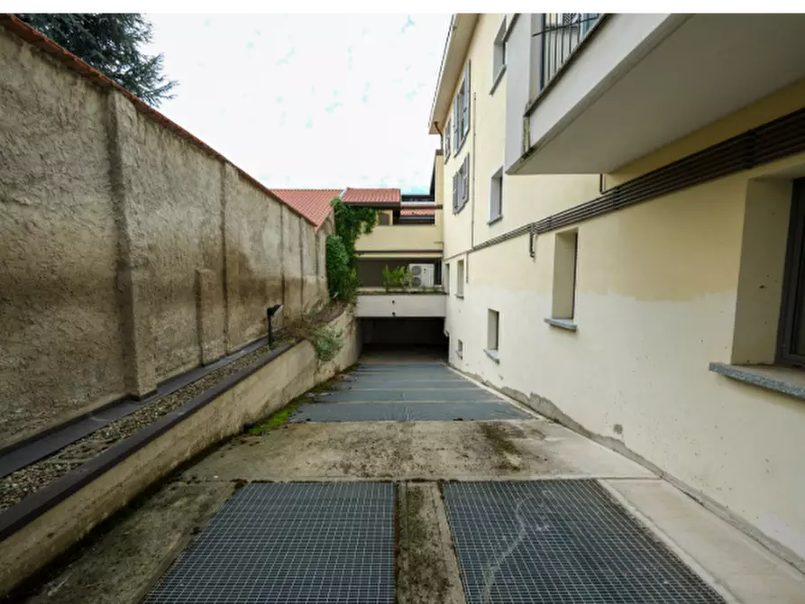 Immagine 1 di Garage in vendita  in Via Dante Alighieri a Arluno