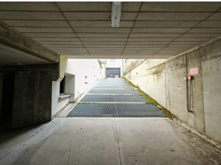 Immagine 2 di Garage in vendita  in Via Dante Alighieri a Arluno