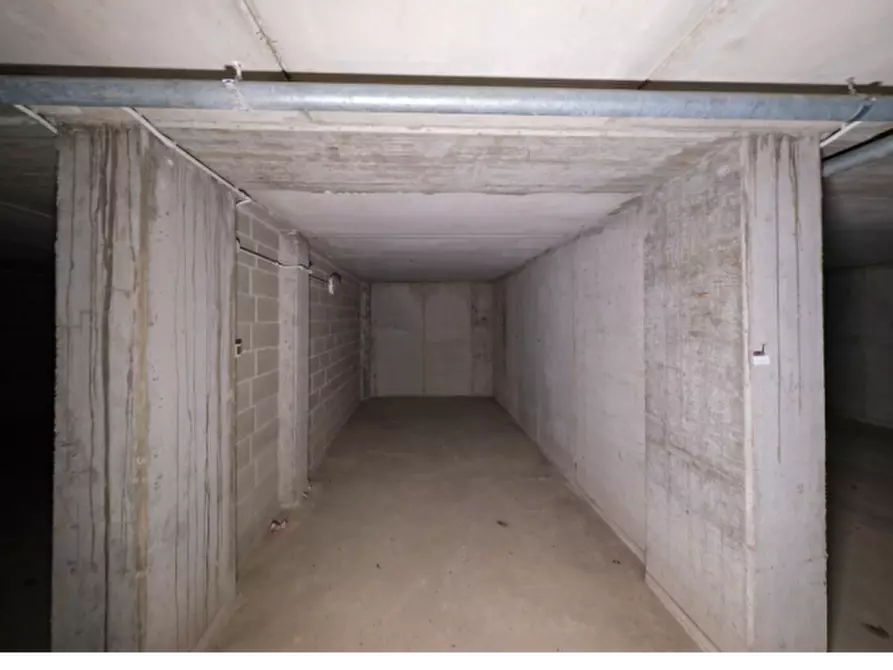 Immagine 5 di Garage in vendita  in Via Dante Alighieri a Arluno