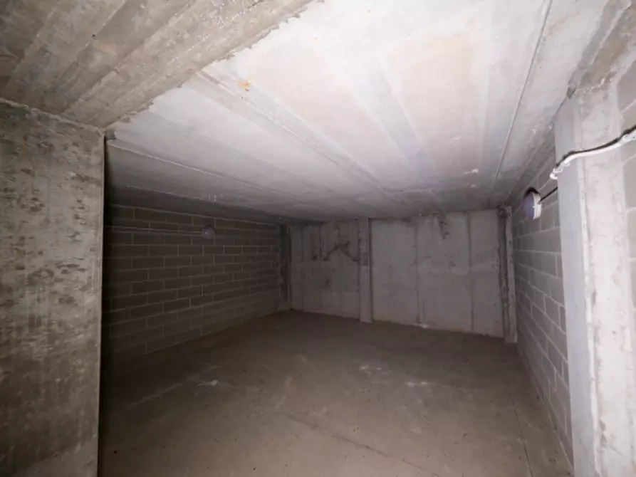 Immagine 6 di Garage in vendita  in Via Dante Alighieri a Arluno