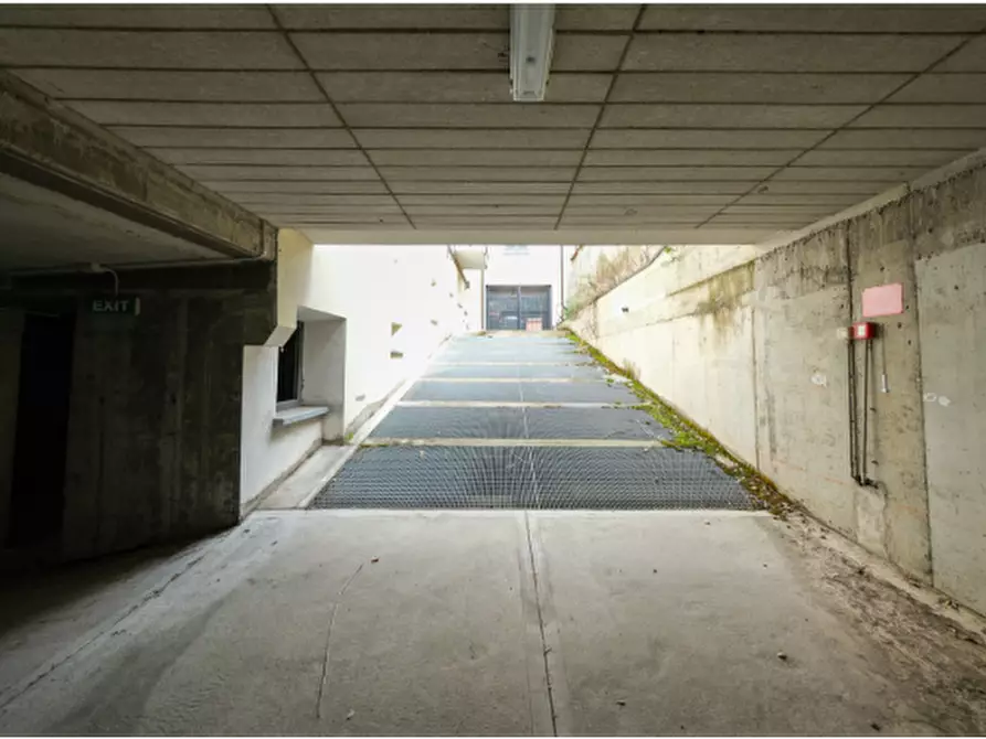 Immagine 2 di Garage in vendita  in Via Dante Alighieri a Arluno