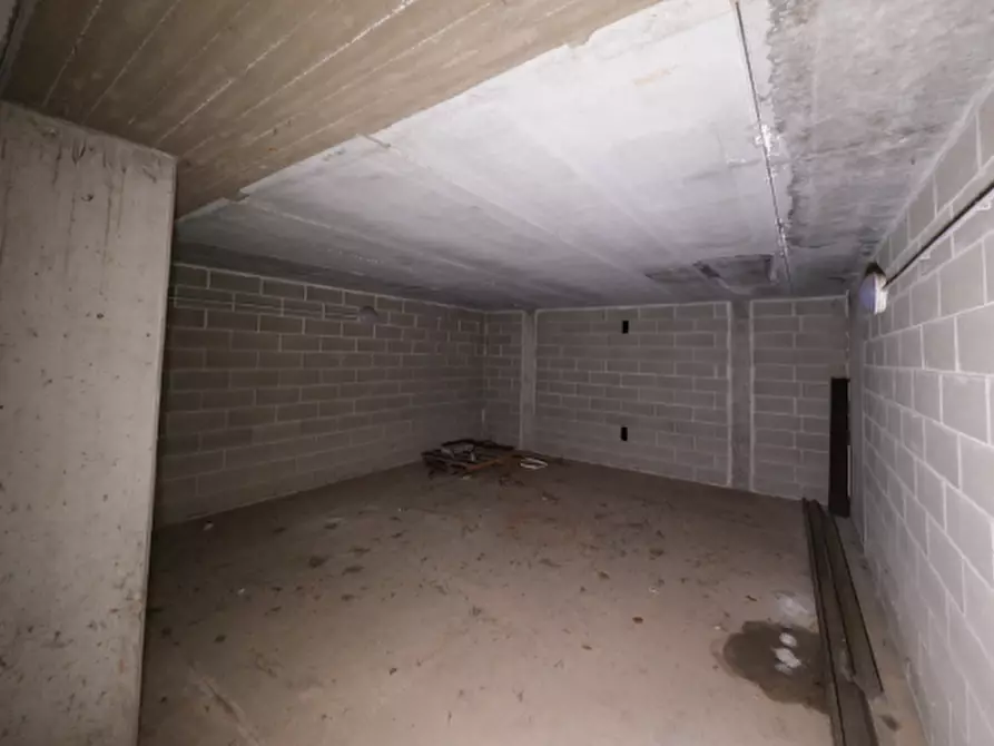 Immagine 4 di Garage in vendita  in Via Dante Alighieri a Arluno