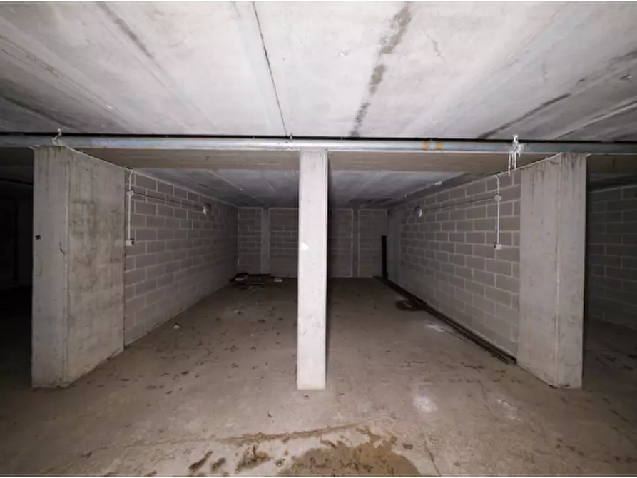 Immagine 5 di Garage in vendita  in Via Dante Alighieri a Arluno