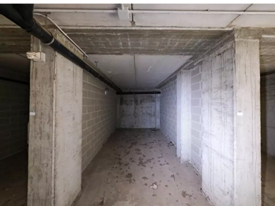 Immagine 4 di Garage in vendita  in Via Dante Alighieri a Arluno