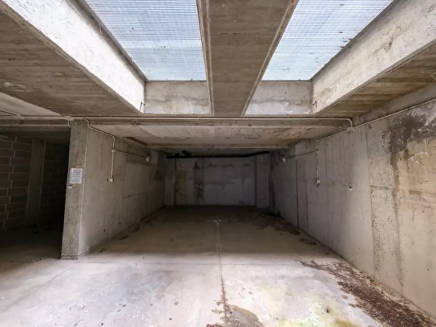 Immagine 2 di Garage in vendita  in Via Dante Alighieri a Arluno