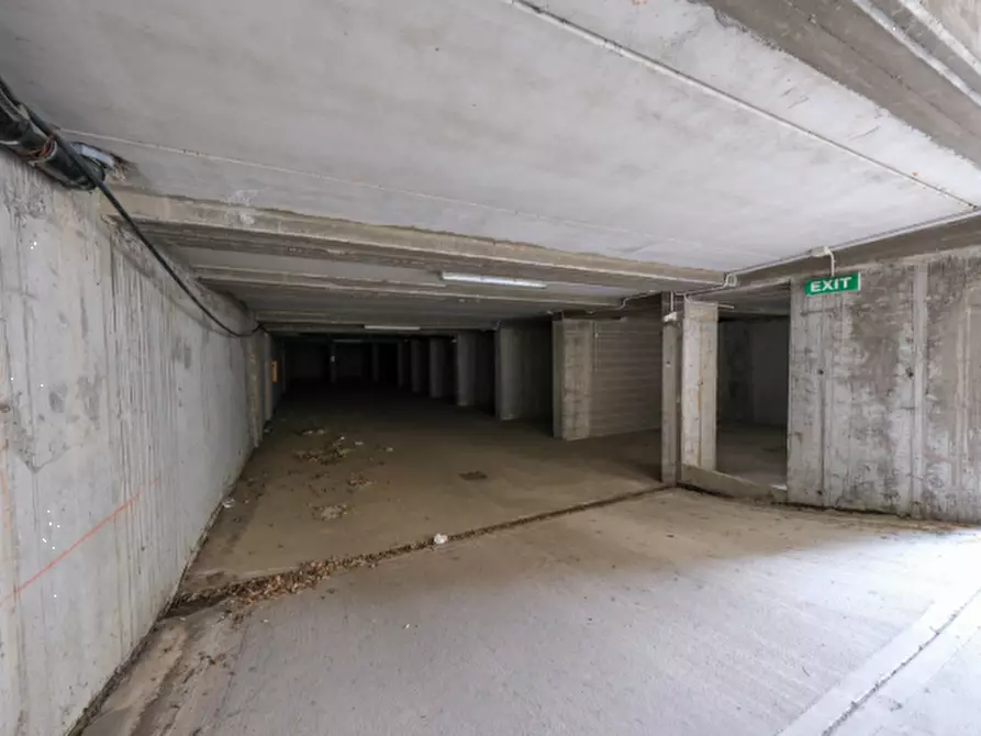 Immagine 1 di Garage in vendita  in Via Dante Alighieri a Arluno