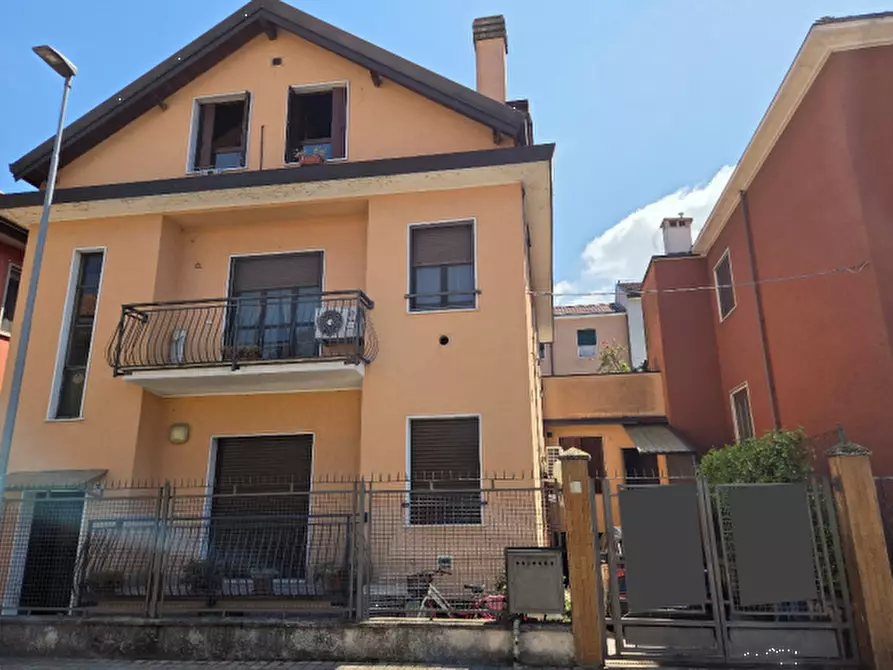 Immagine 1 di Appartamento in vendita  in Via Mantova a Rozzano