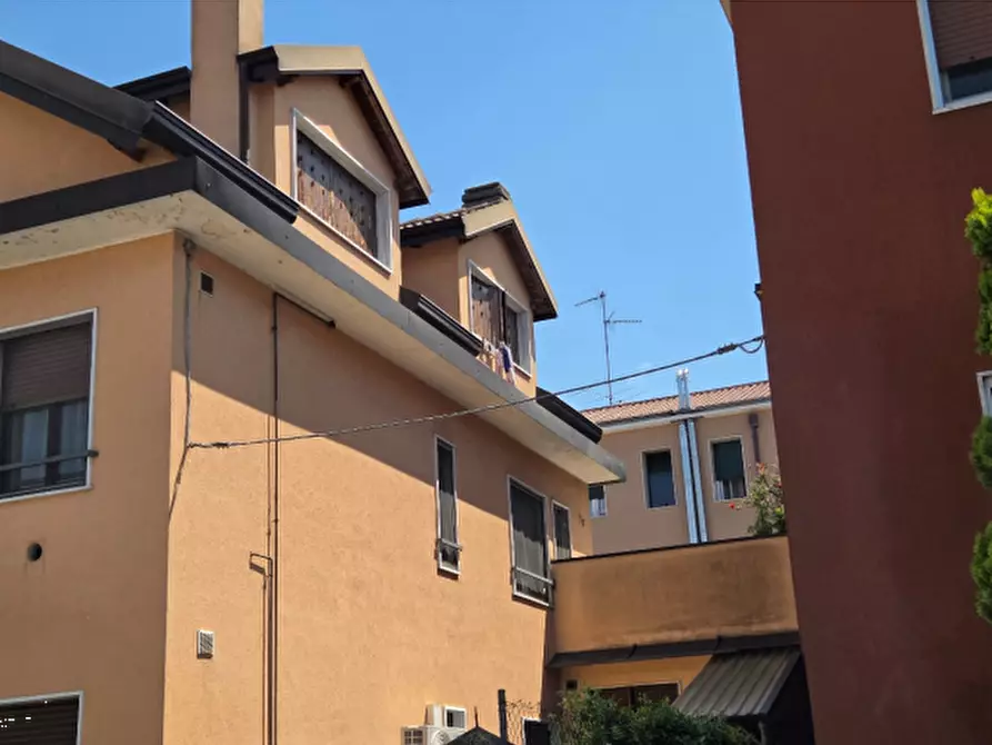 Immagine 2 di Appartamento in vendita  in Via Mantova a Rozzano