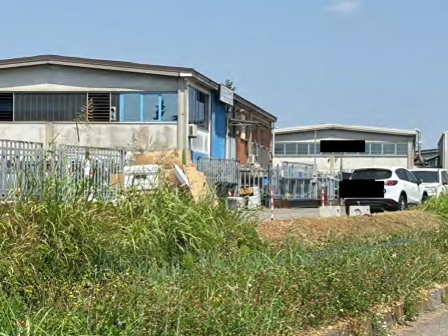 Immagine 1 di Laboratorio in vendita  in Via Monte Ortigara a Bareggio