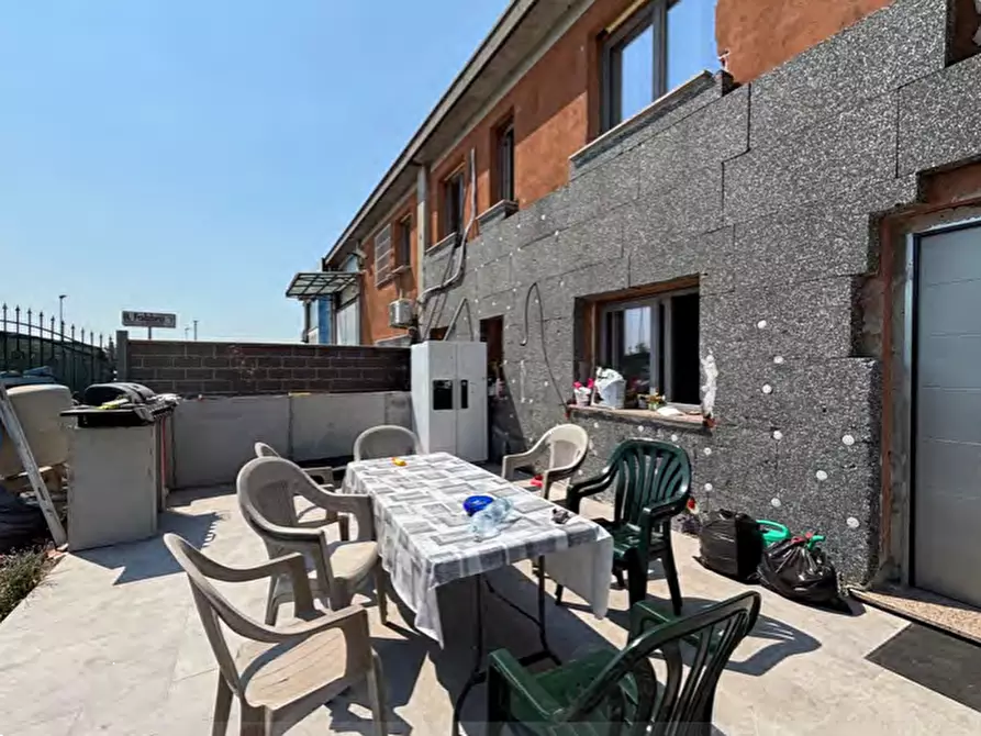 Immagine 3 di Laboratorio in vendita  in Via Monte Ortigara a Bareggio