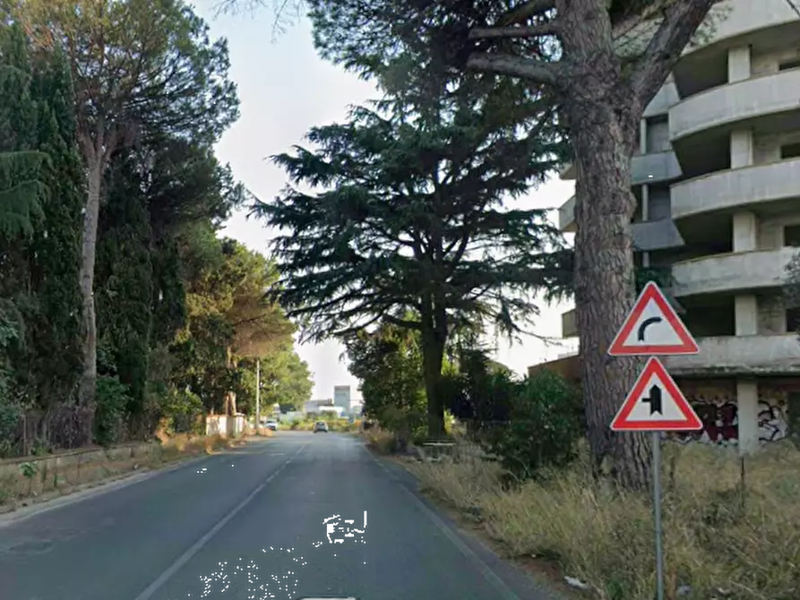 Immagine 3 di Ufficio in vendita  in Via Dei Castelli Romani a Pomezia