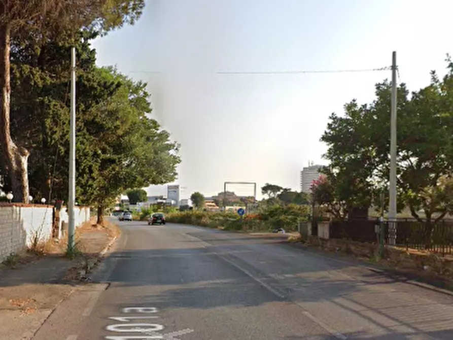 Immagine 4 di Ufficio in vendita  in Via Dei Castelli Romani a Pomezia